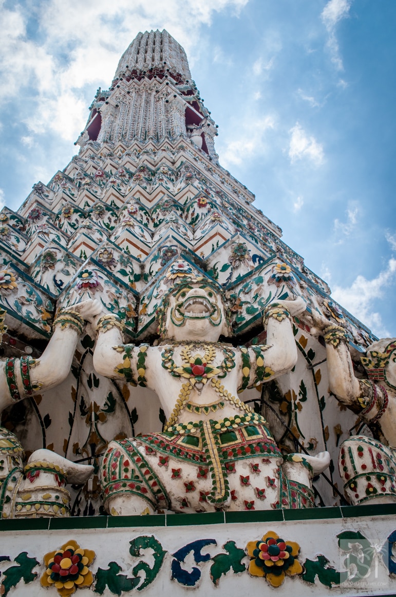 The intricate decoration of Wat Arun