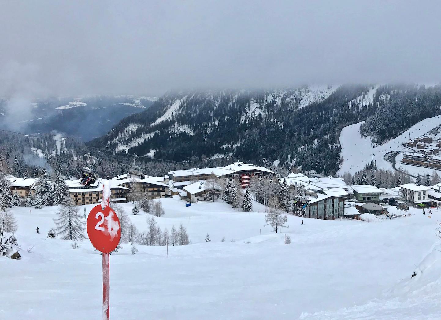 Ski red 21 to Italy from Nassfeld in the Carinthia ski region